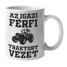 Az igazi férfi traktort vezet bögre